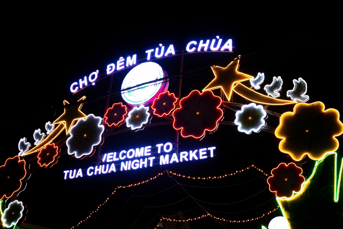 Đặc sắc chợ đêm phố núi Tủa Chùa